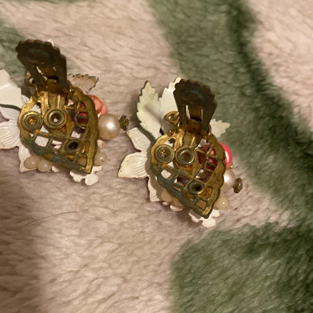 Two pair vintage clip earrings (CO) - Picture 9 of 12